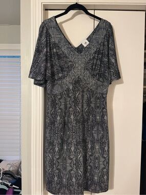 CAbi Black & Gray Patterned V-Neck Dress - soft and cute! NWOT